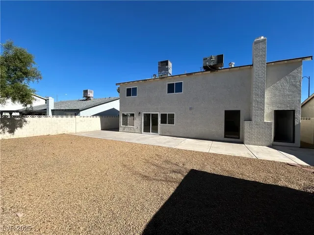 $2,350 | 5035 Meadow Grove Court, Las Vegas, NV 89120