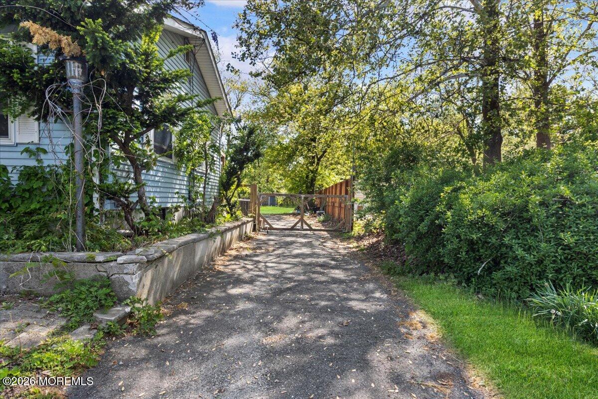 14 North New Prospect Road Jackson, NJ 08527 - Photo 6 of 18 Driveway
