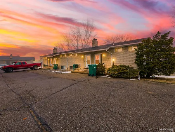 $1,200 | 153 Huronview Court, White Lake, MI 48386