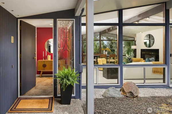 $2,085,000 | 3905 96th Avenue Southeast, Mercer Island, WA 98040