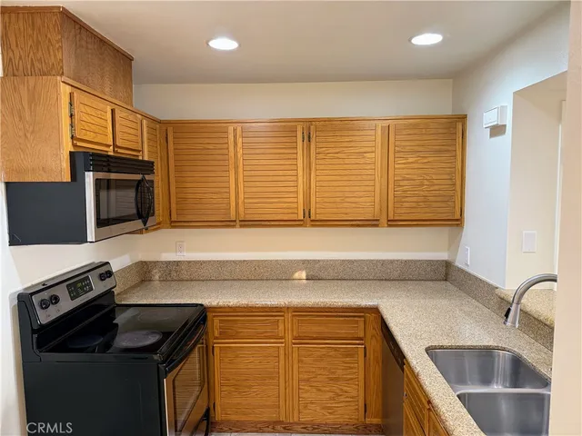 $2,900 | 25671 Le Parc, Unit 85, Lake Forest, CA 92630