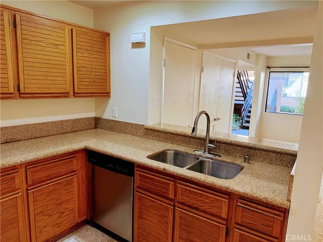 $2,900 | 25671 Le Parc, Unit 85, Lake Forest, CA 92630