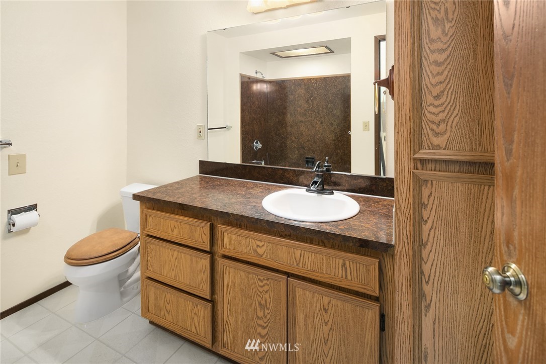 1523 Eagle Ridge Drive South, Unit 1N Renton, WA 98055 - Photo 12 of 21 a bathroom with a sink and a mirror