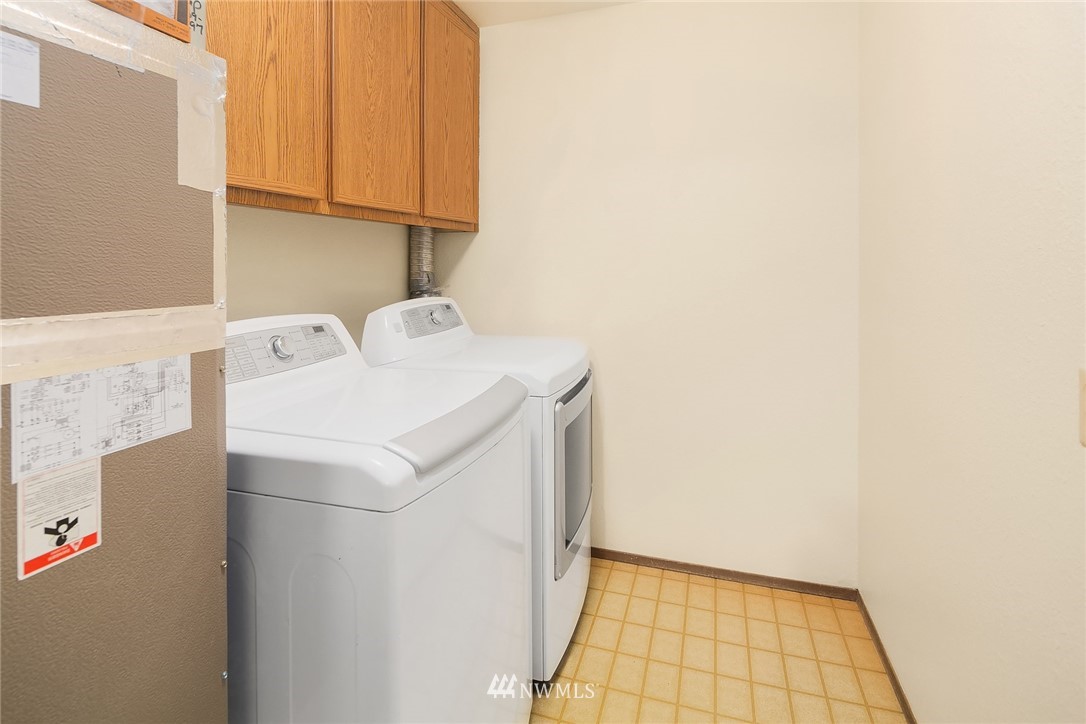 1523 Eagle Ridge Drive South, Unit 1N Renton, WA 98055 - Photo 14 of 21 a utility room with dryer and washer