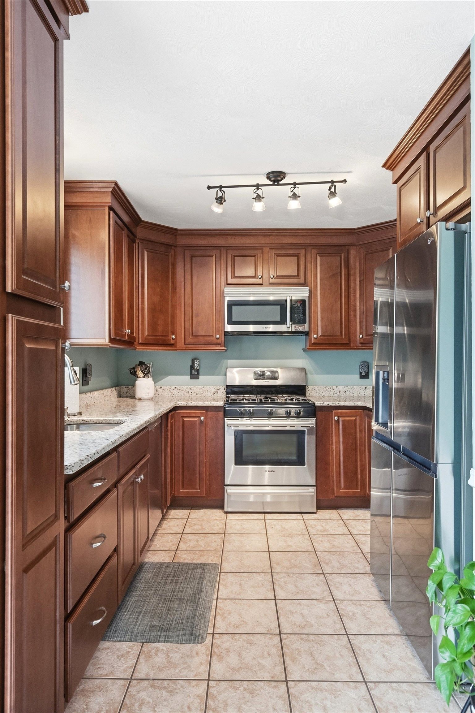 6 Standish Way, Unit 2 Amherst, NH 03031 - Photo 13 of 54 Gallery Image 13