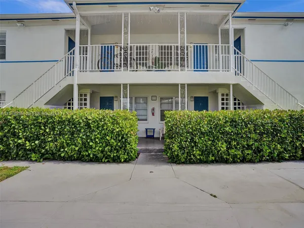 a house view with a outdoor space