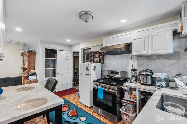 a kitchen that has a stove and a refrigerator
