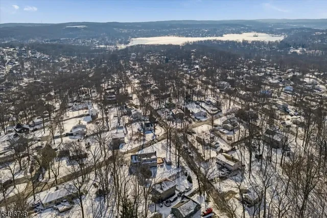 $549,000 | 35 Brendona Avenue, Hopatcong, NJ 07874