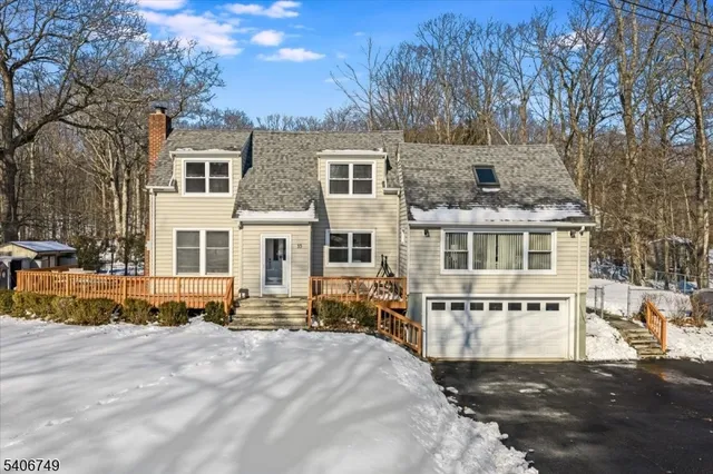 $549,000 | 35 Brendona Avenue, Hopatcong, NJ 07874