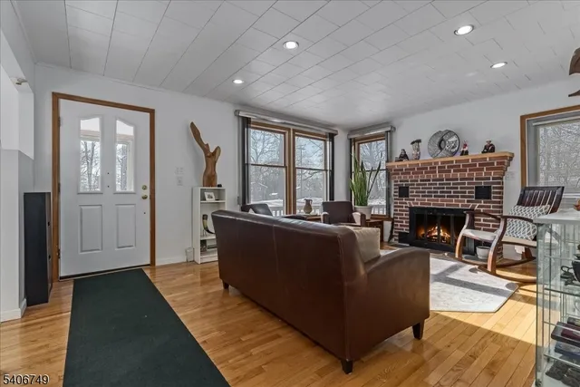 $549,000 | 35 Brendona Avenue, Hopatcong, NJ 07874