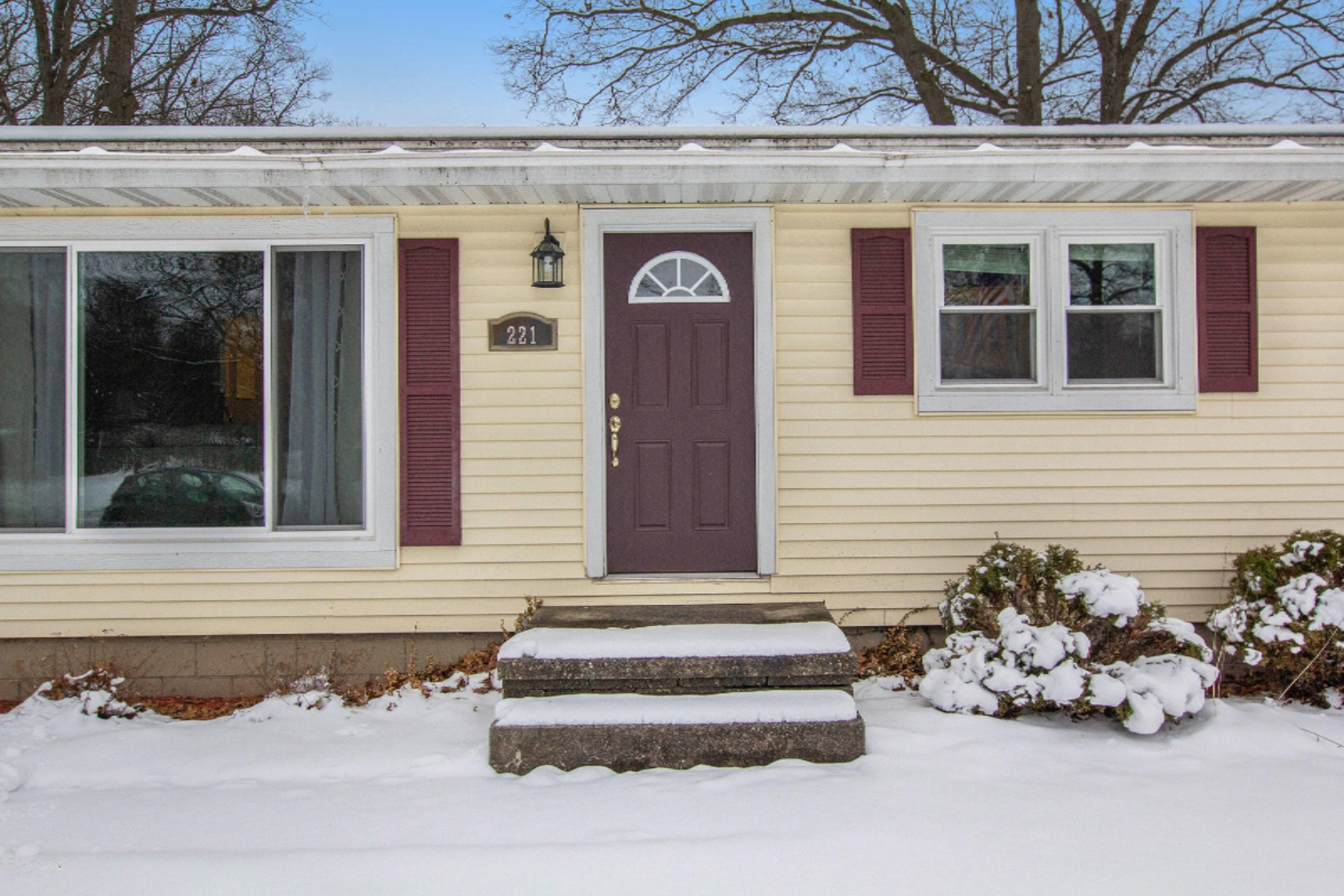 221 Brooks Road South Muskegon, MI 49442 - Photo 3 of 23 IMG_4725-