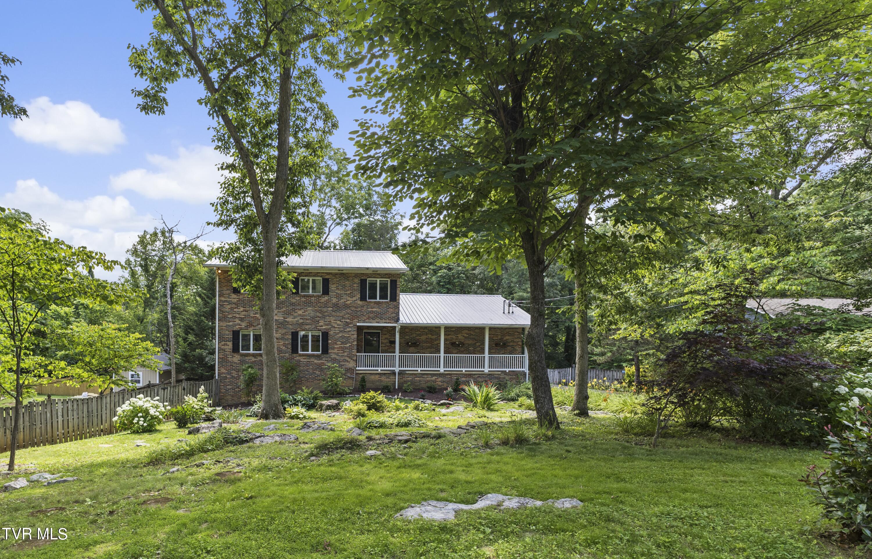703 Rambling Road Johnson City, TN 37604 - Photo 2 of 46 1