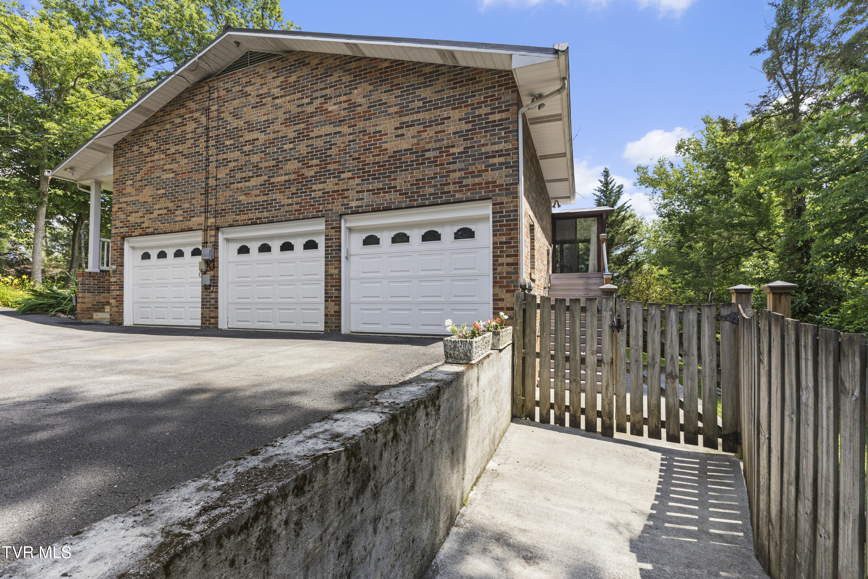 703 Rambling Road Johnson City, TN 37604 - Photo 34 of 46 38