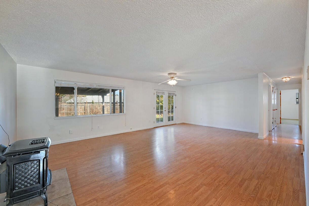 3620 Hilsinger Road Phoenix, OR 97535 - Photo 8 of 21 L.Room2