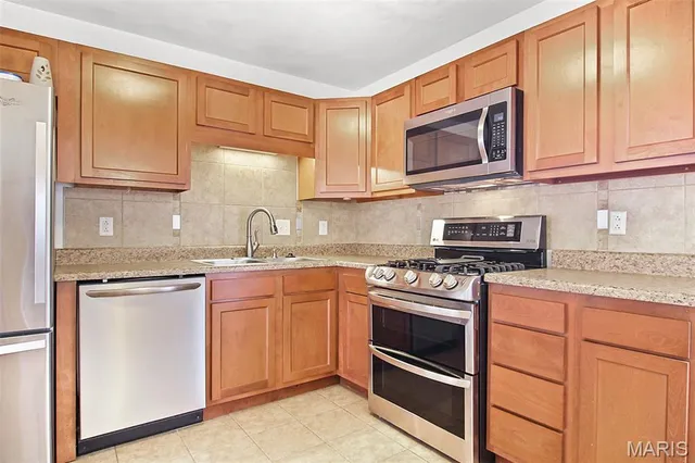 $184,900 | 3304 Wilshire Drive, Granite City, IL 62040