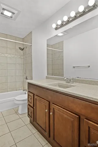 $184,900 | 3304 Wilshire Drive, Granite City, IL 62040