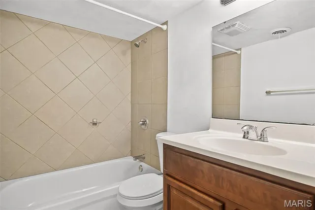 $184,900 | 3304 Wilshire Drive, Granite City, IL 62040