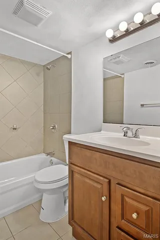 $184,900 | 3304 Wilshire Drive, Granite City, IL 62040