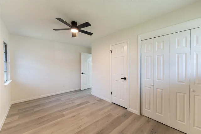 a view of empty room with ceiling fan