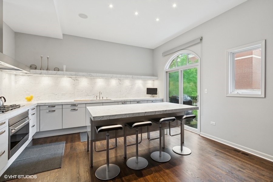 1733 South Prairie Avenue Chicago, IL 60616 - Photo 10 of 31