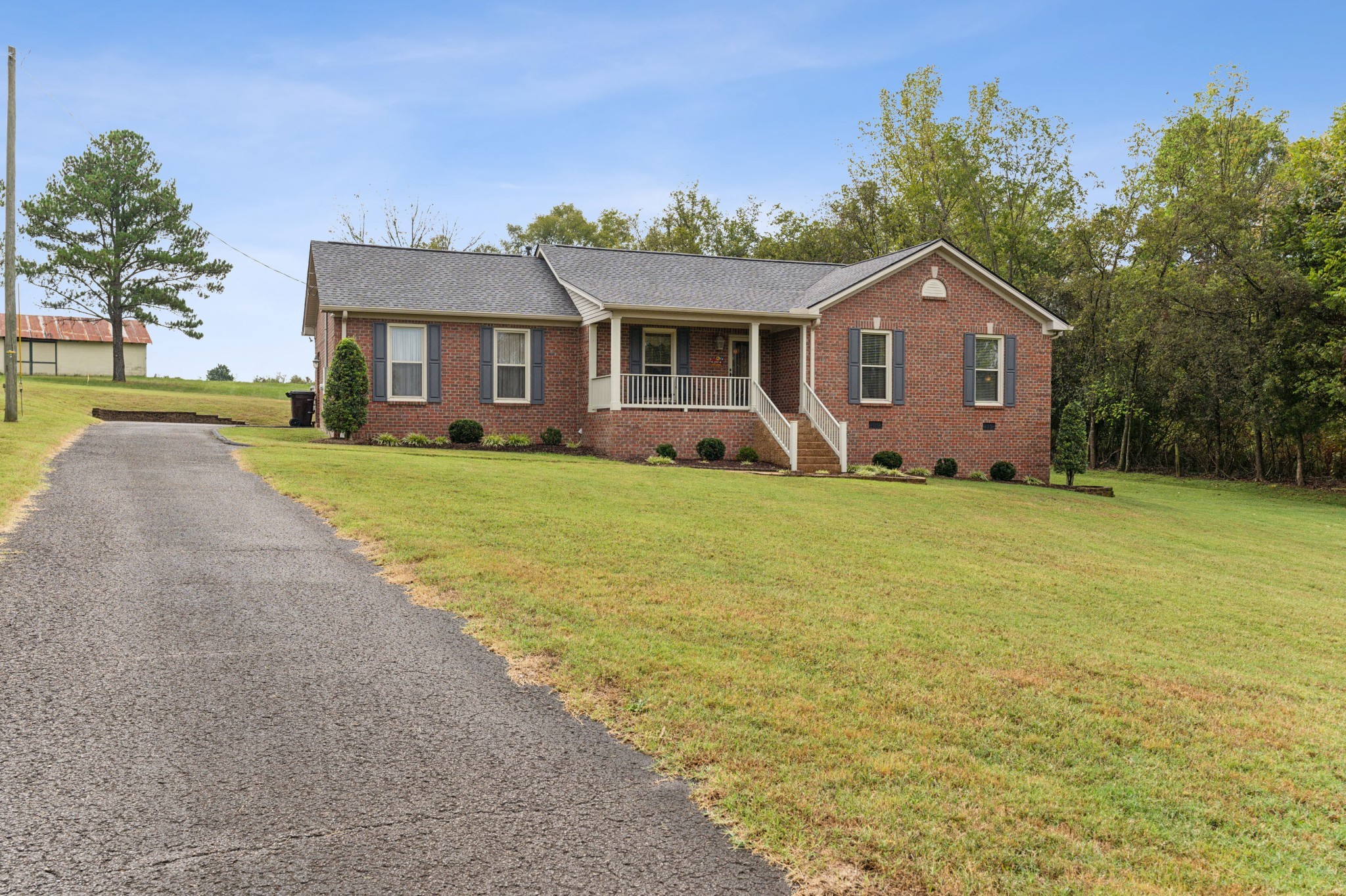 1616 Hudson Road Madison, TN 37115 - Photo 2 of 25 Gallery Image 2