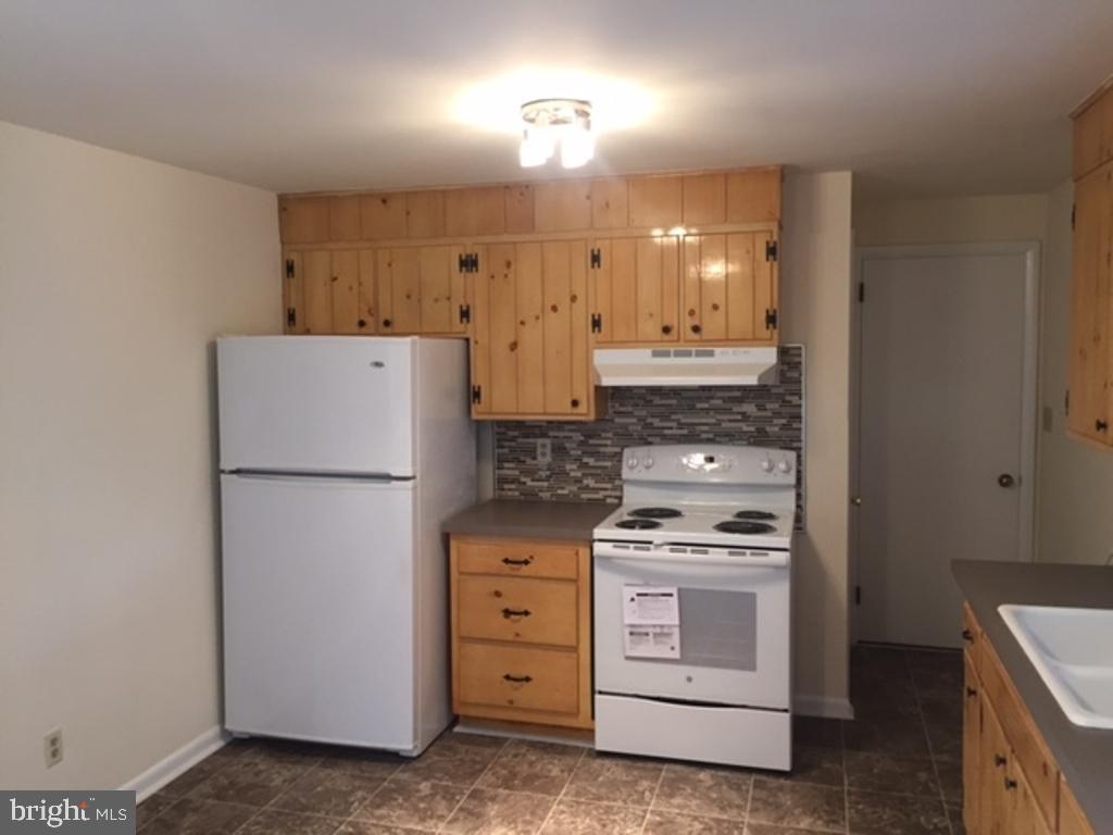 641 Valley Road Lancaster, PA 17601 - Photo 3 of 12