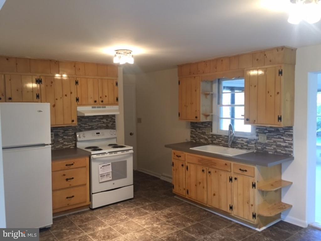 641 Valley Road Lancaster, PA 17601 - Photo 4 of 12
