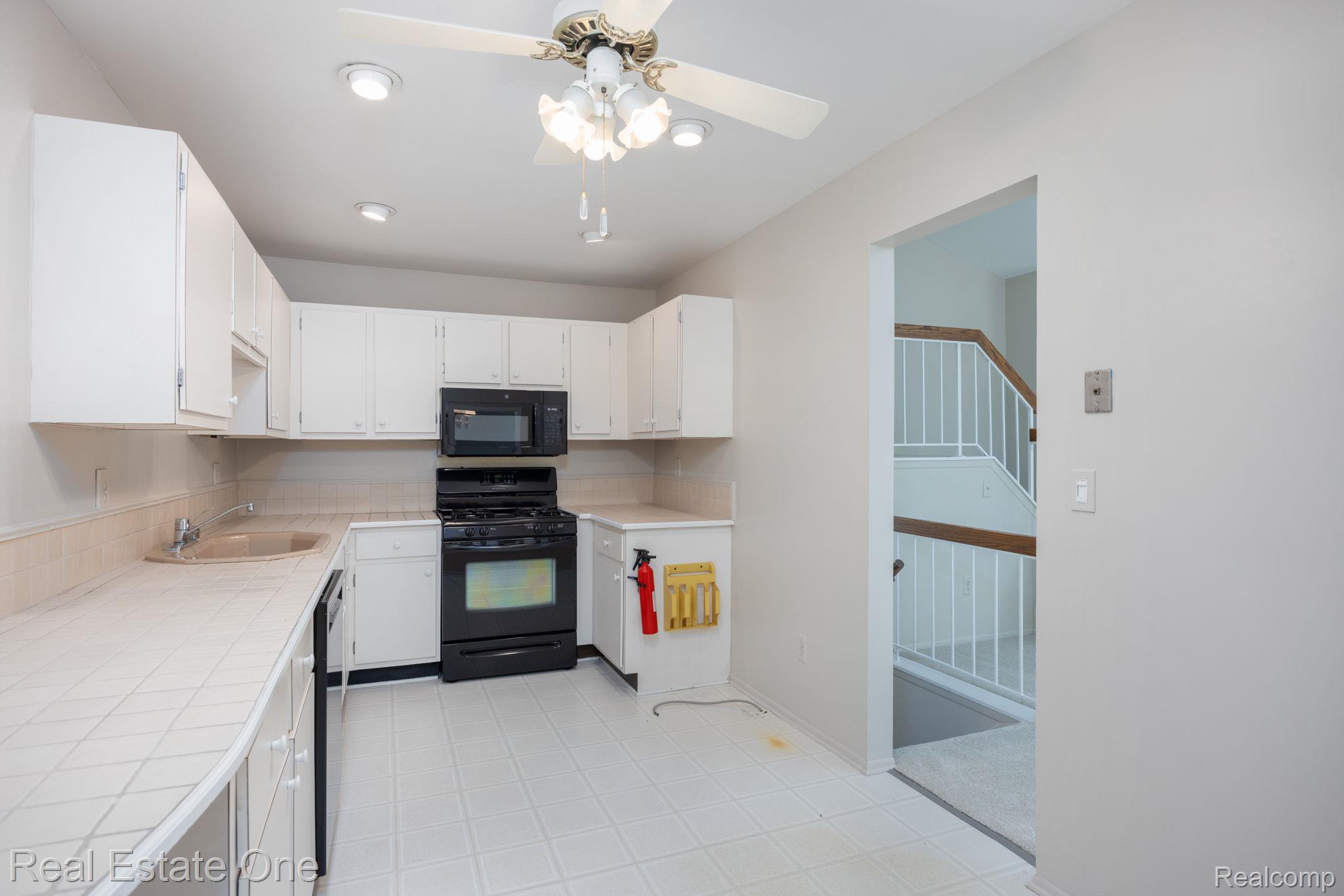 1534 Hidden Valley Lane Rochester, MI 48306 - Photo 8 of 27 17-web-or-mls-1534 Hidden Valley 17.jpg