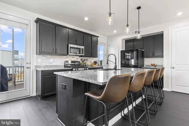 $550,000 | 3992 Shire Meadow Lane, Triangle, VA 22172