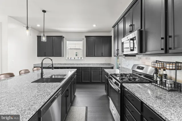 $550,000 | 3992 Shire Meadow Lane, Triangle, VA 22172