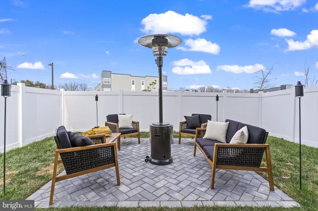 $550,000 | 3992 Shire Meadow Lane, Triangle, VA 22172