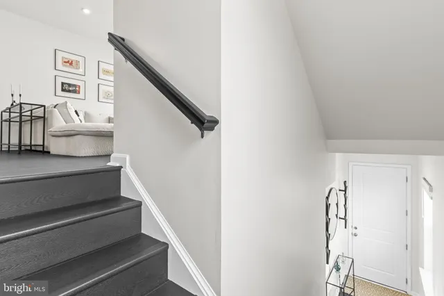 $550,000 | 3992 Shire Meadow Lane, Triangle, VA 22172