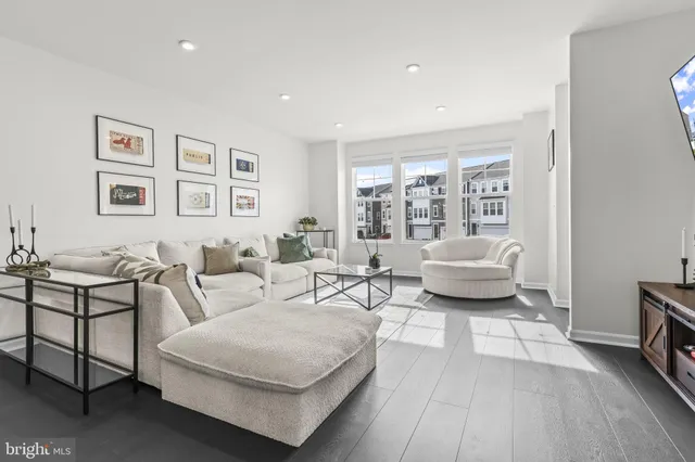 $550,000 | 3992 Shire Meadow Lane, Triangle, VA 22172