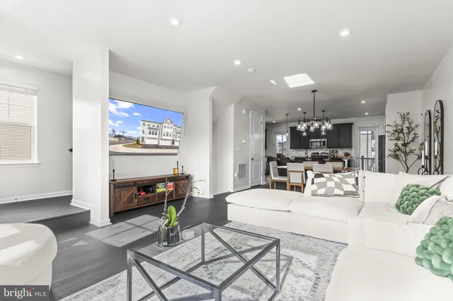 $550,000 | 3992 Shire Meadow Lane, Triangle, VA 22172