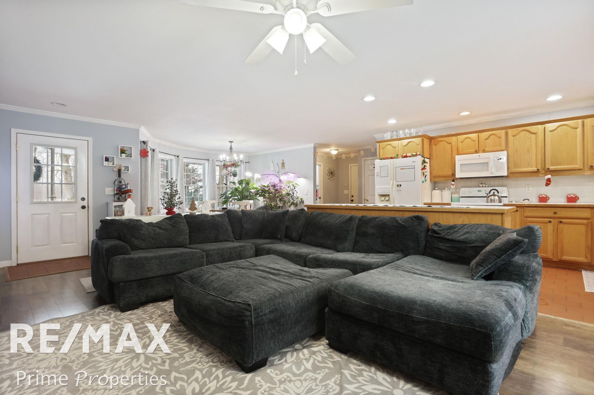 11549 Maple Road Birch Run, MI 48415 - Photo 10 of 50 50196338-bfbc5c9a-c2a1-4e37-8249-b035600ee58c.JPG