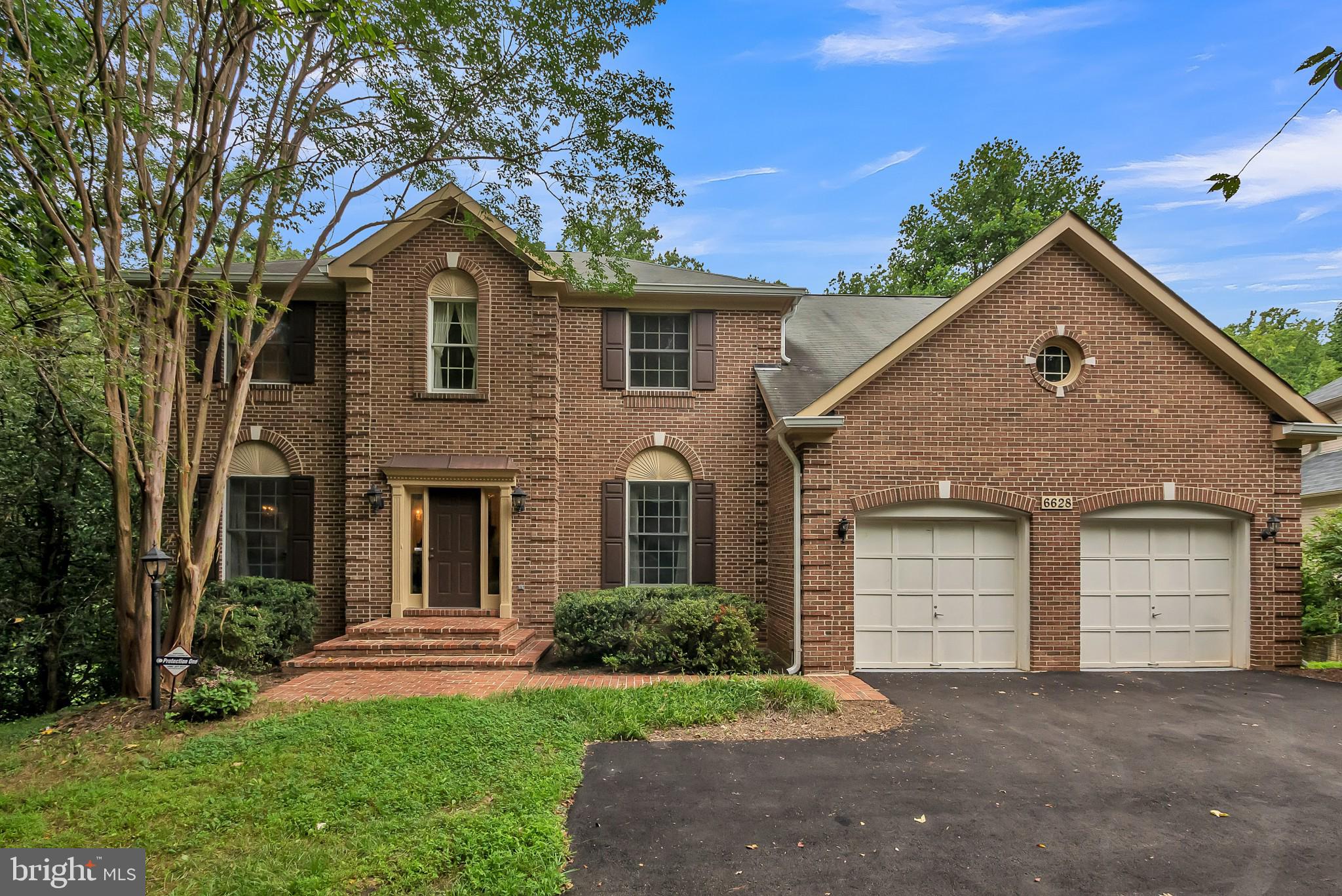6628 Old Chesterbrook Road McLean, VA 22101 - Photo 2 of 32 LOCATED IN THE HEART OF MCLEAN