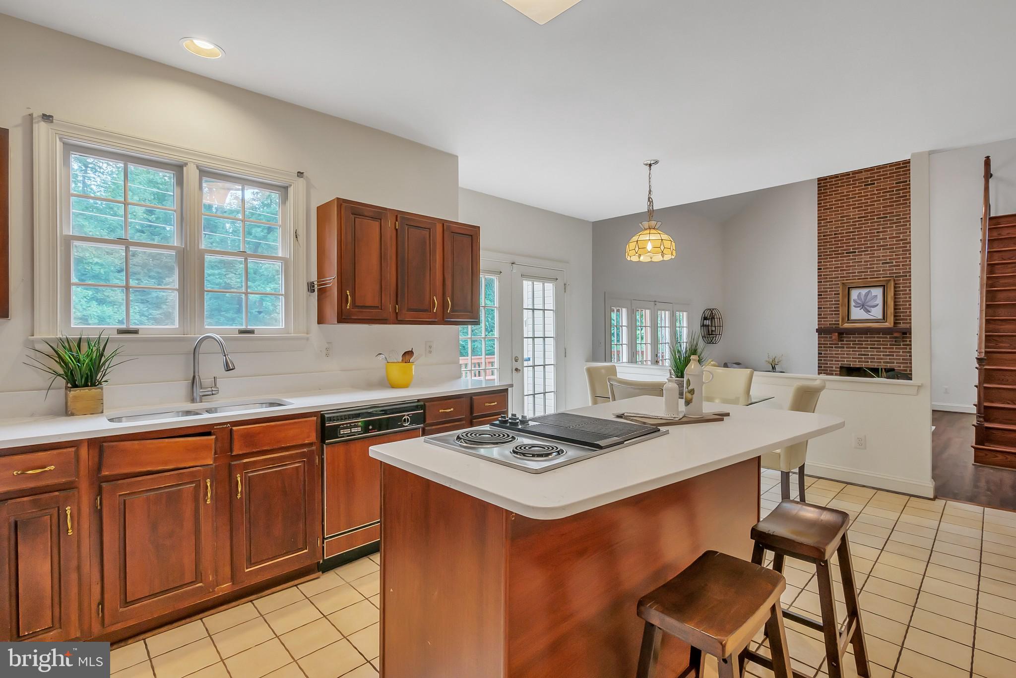 6628 Old Chesterbrook Road McLean, VA 22101 - Photo 11 of 32 GOURMET STYLE KITCHEN EASY ACCESS ON MAIN FLOOR