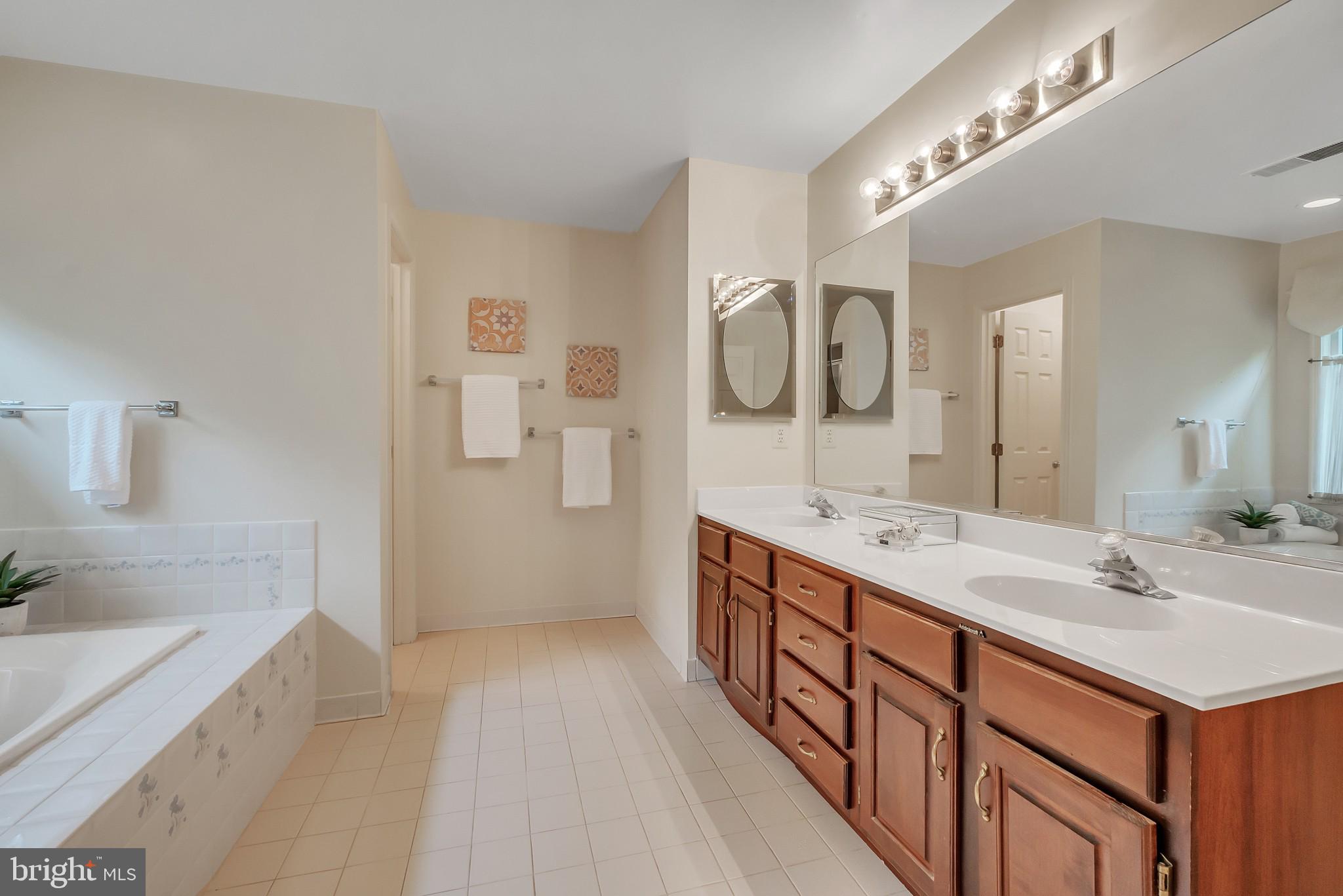 6628 Old Chesterbrook Road McLean, VA 22101 - Photo 19 of 32 DOUBLE VANITY FOR THE KING AND QUEEN