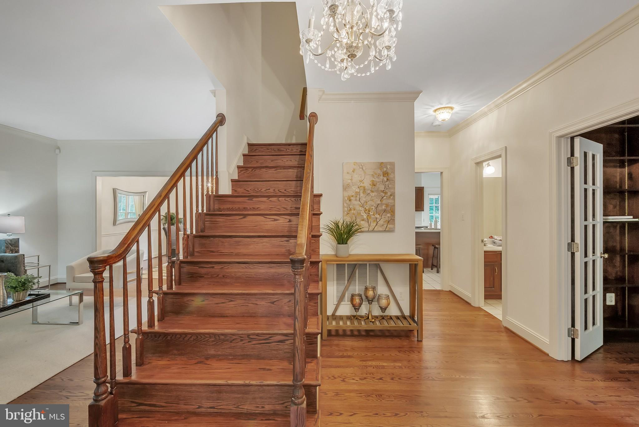 6628 Old Chesterbrook Road McLean, VA 22101 - Photo 3 of 32 ELEGANT FOYER AS YOU ENTER THE HOME