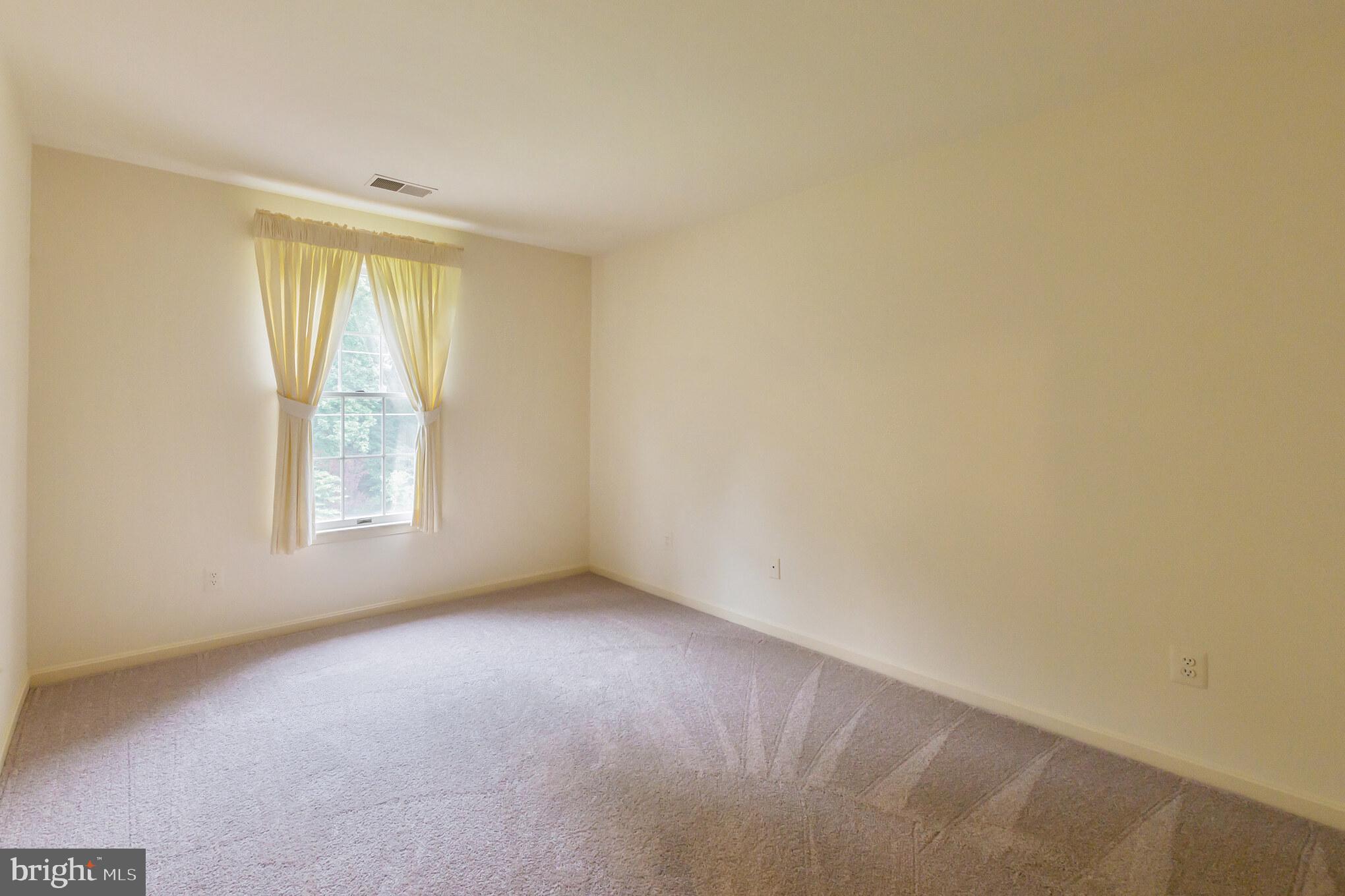 6628 Old Chesterbrook Road McLean, VA 22101 - Photo 25 of 32 SPACIOUS EXTRA BEDROOM AT THE BASEMENT