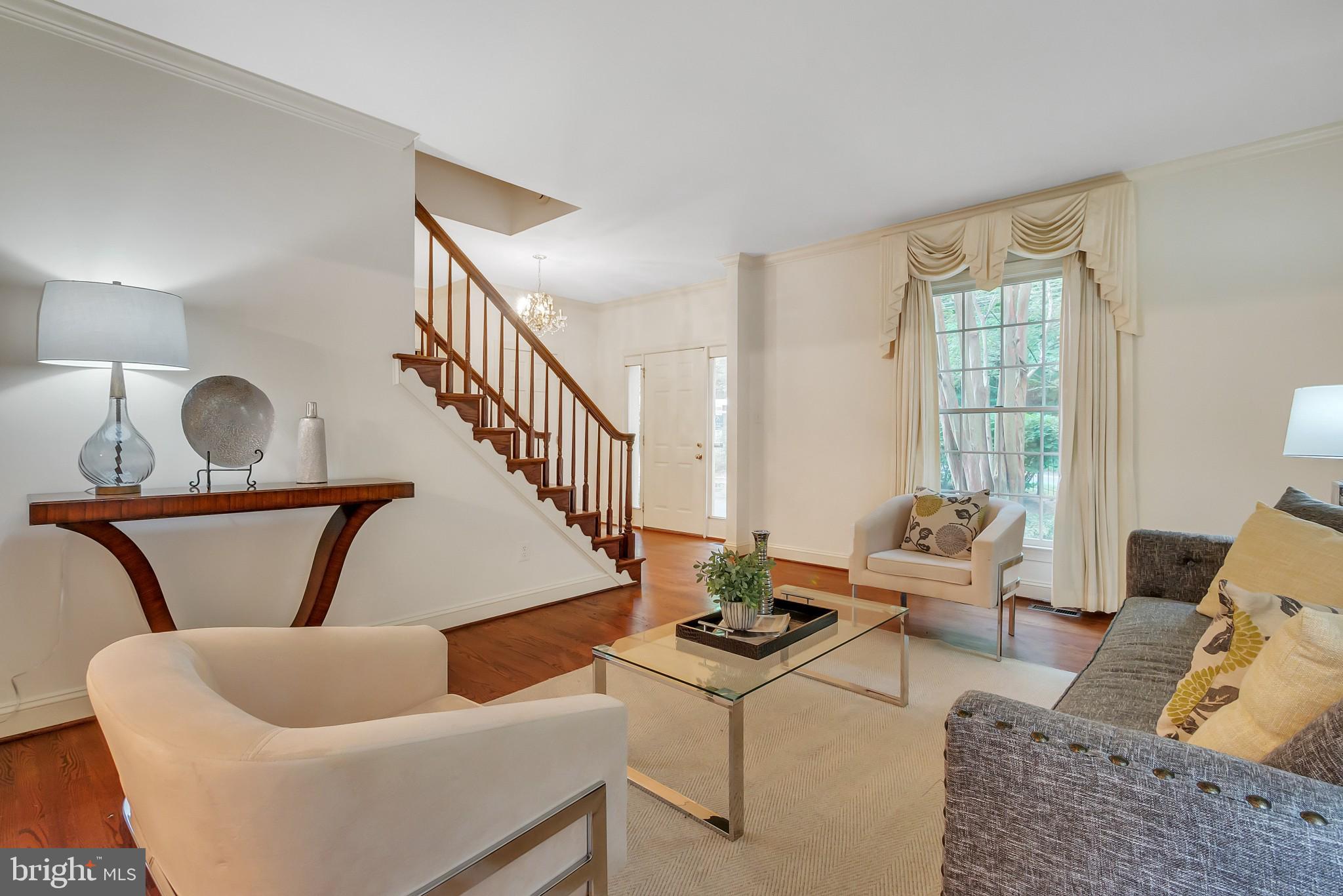 6628 Old Chesterbrook Road McLean, VA 22101 - Photo 4 of 32 LUXURIOUS LIVING ROOM