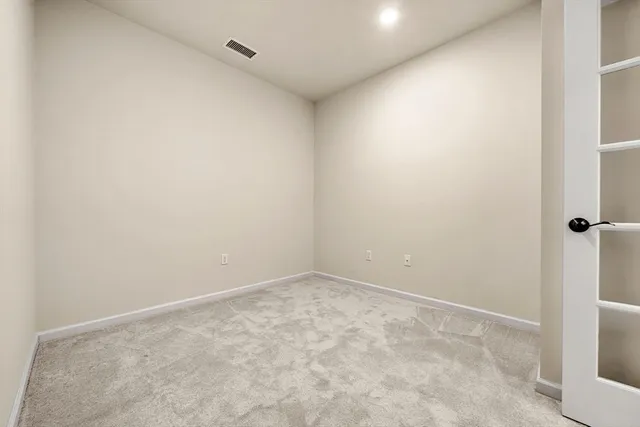 $3,750 | 2 Stratton Drive, Unit 102, Woburn, MA 01801