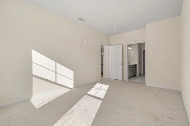 $3,750 | 2 Stratton Drive, Unit 102, Woburn, MA 01801