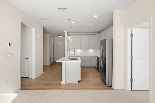 $3,750 | 2 Stratton Drive, Unit 102, Woburn, MA 01801