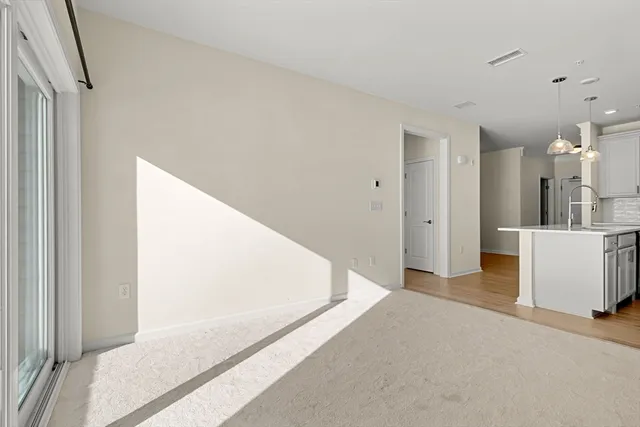 $3,750 | 2 Stratton Drive, Unit 102, Woburn, MA 01801