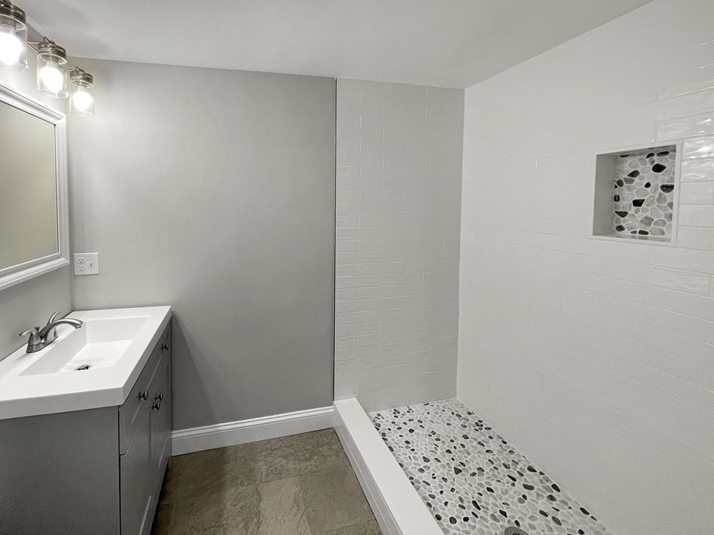 4 Beach Road, Unit C 4 Salisbury, MA 01952 - Photo 9 of 16 Gallery Image 9