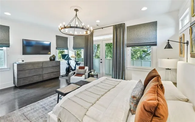 a bathroom with double vanity sinks and a mirror
