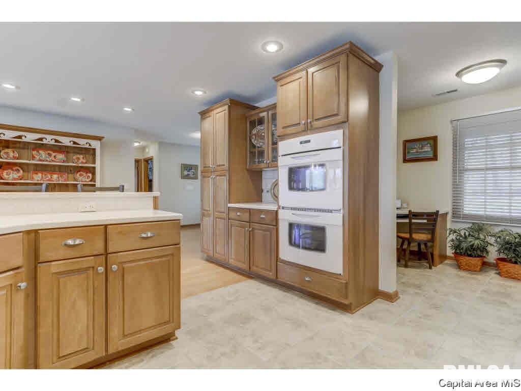 49 Oak Lane Springfield, IL 62712 - Photo 11 of 36 Gallery Image 11
