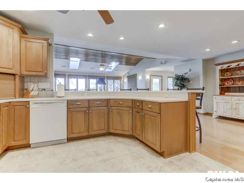 49 Oak Lane Springfield, IL 62712 - Photo 12 of 36 Gallery Image 12
