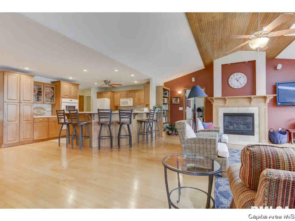 49 Oak Lane Springfield, IL 62712 - Photo 6 of 36 Gallery Image 6